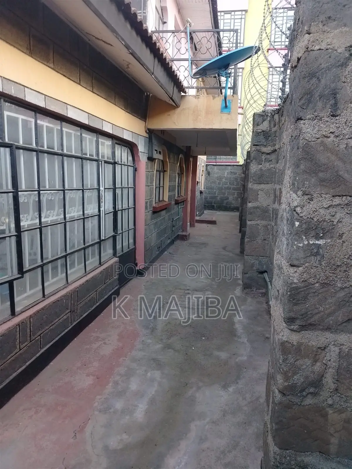 6bdrm Maisonette in Naka for sale