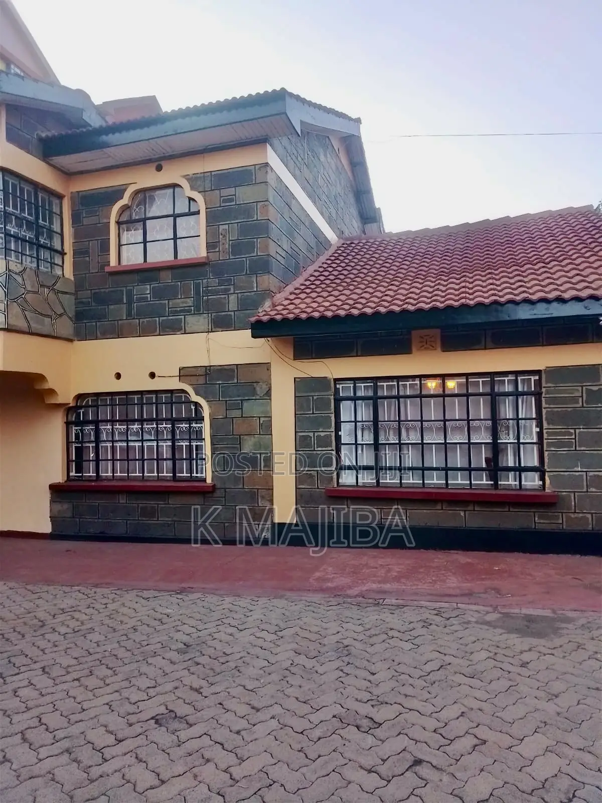 6bdrm Maisonette in Naka for sale