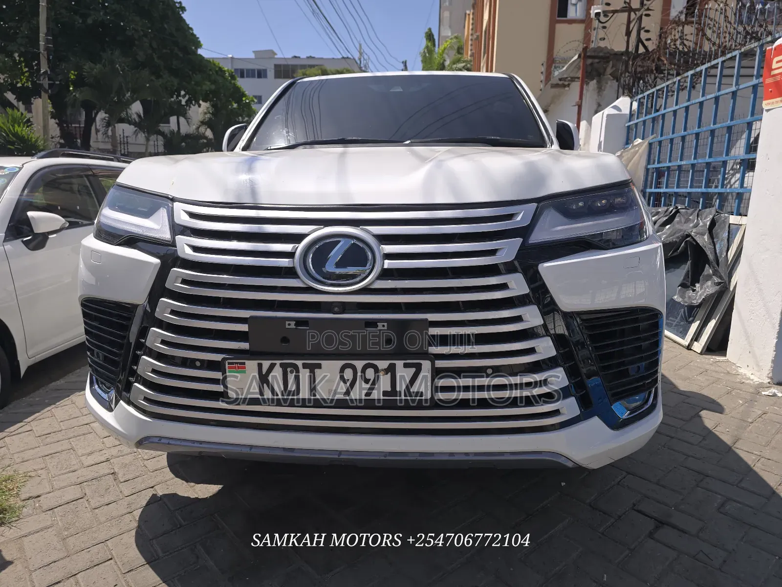 Lexus LX 2018 White