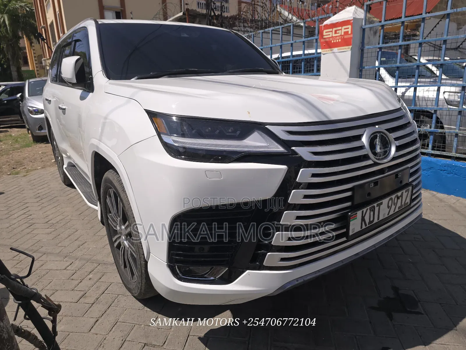Lexus LX 2018 White