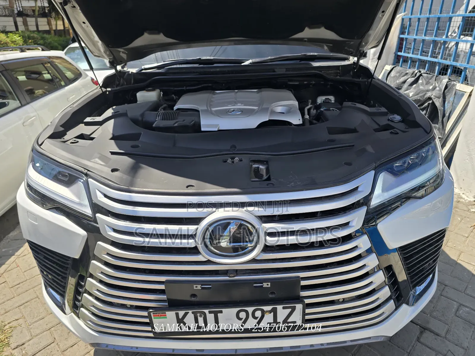 Lexus LX 2018 White