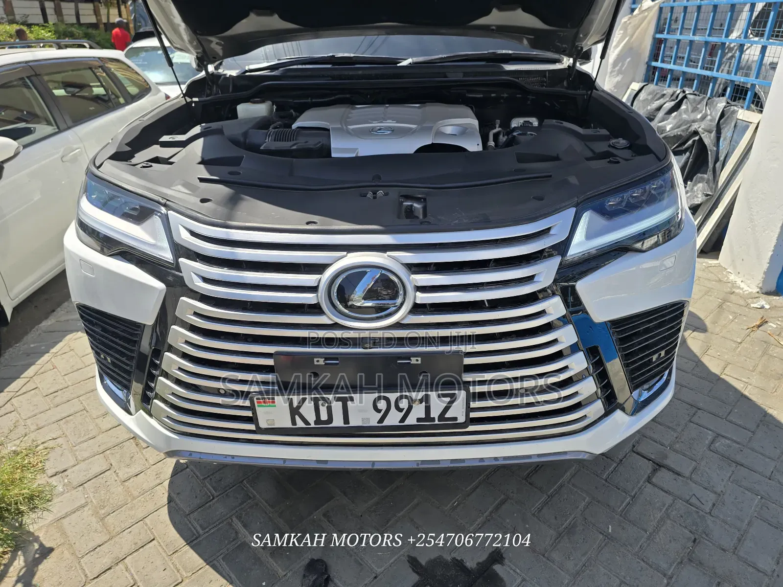 Lexus LX 2018 White