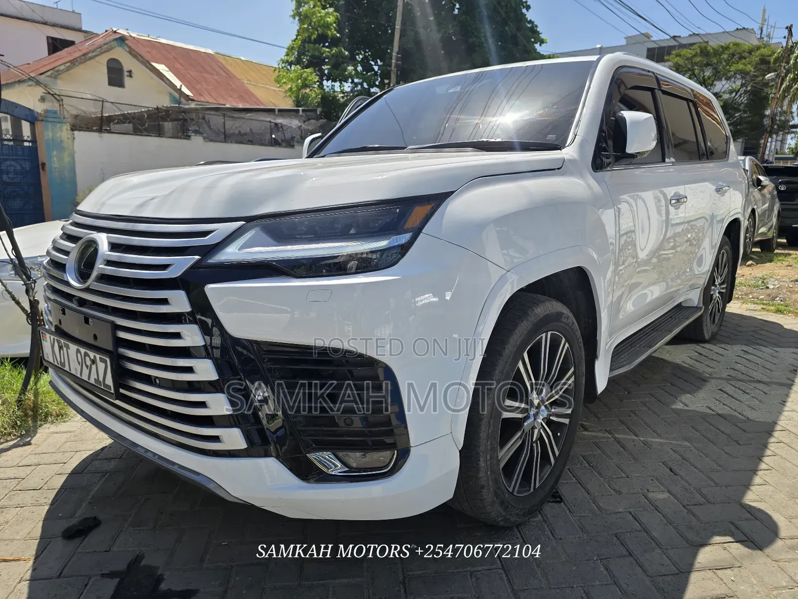 Lexus LX 2018 White