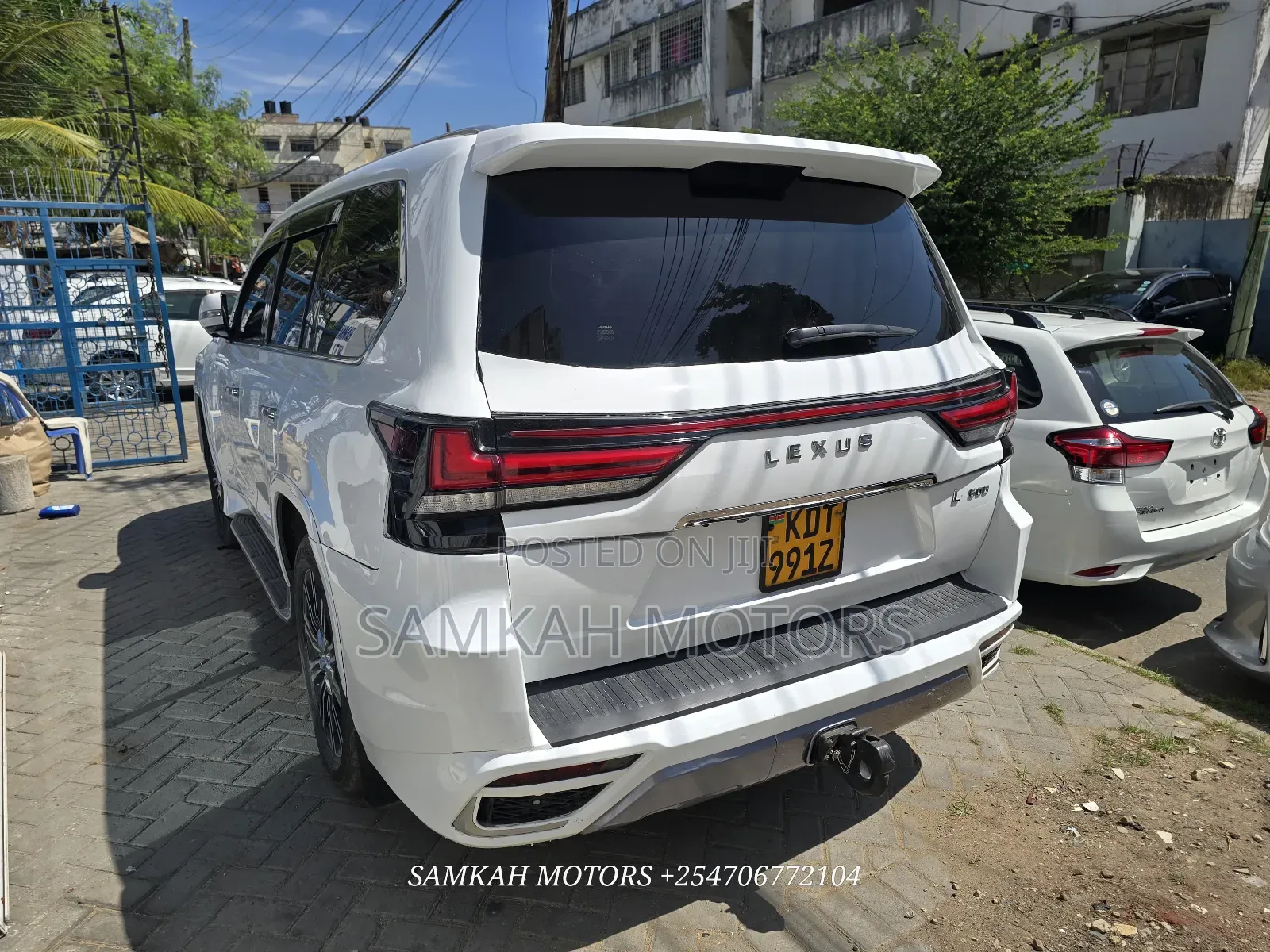 Lexus LX 2018 White
