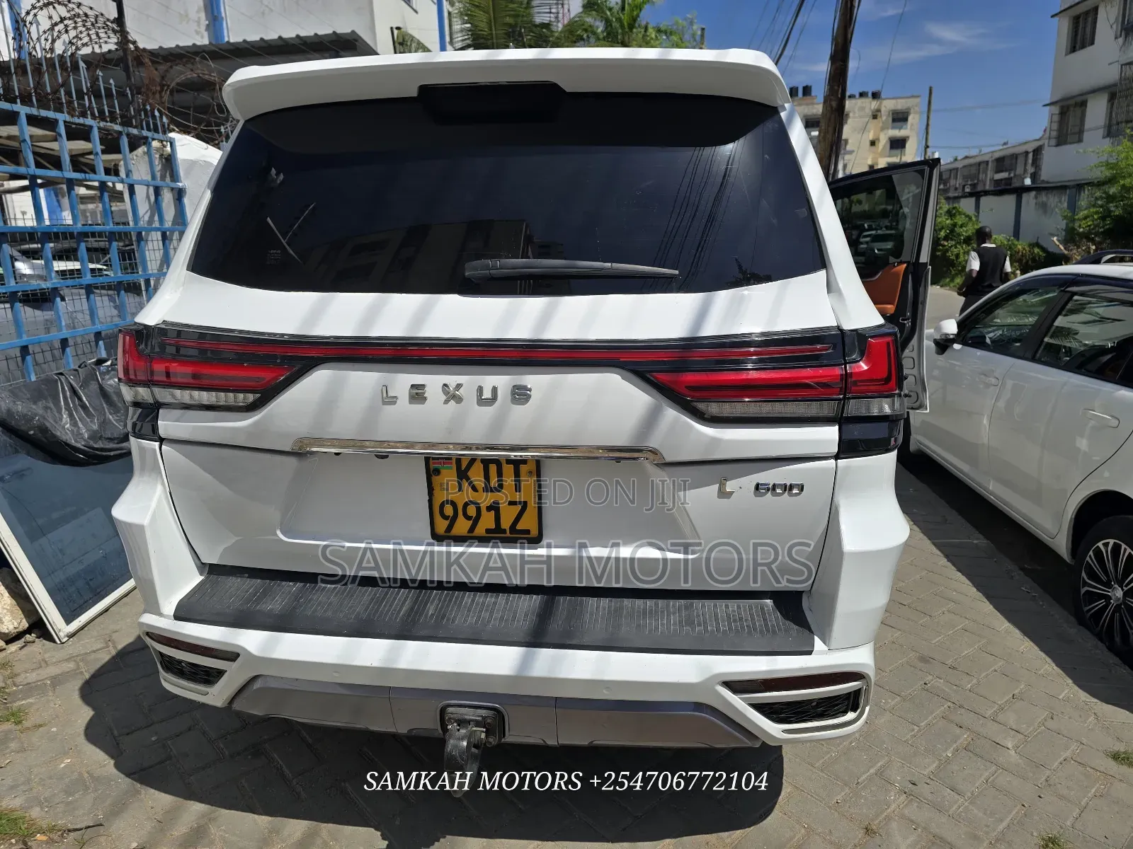 Lexus LX 2018 White
