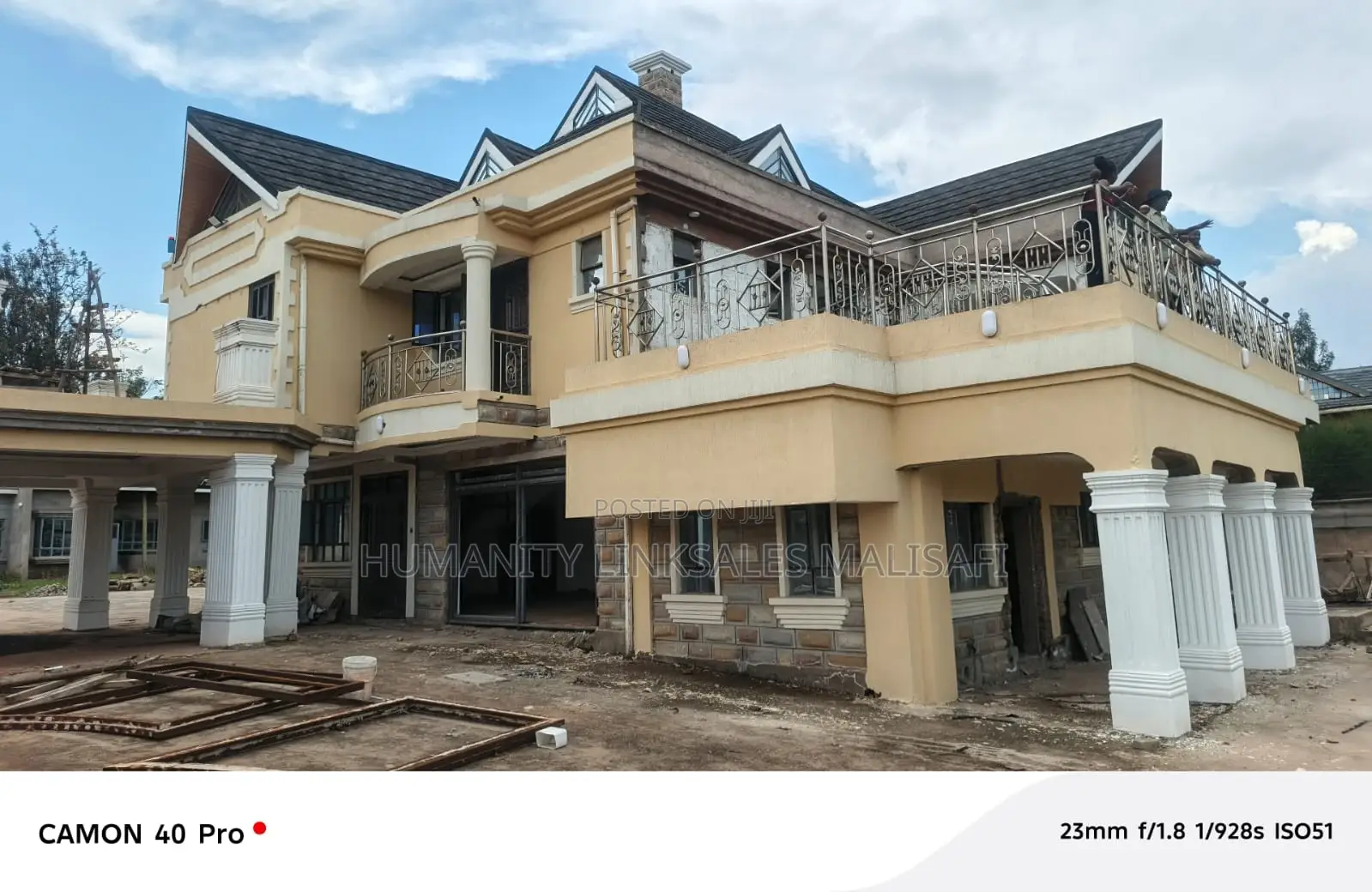Thome Estate ,Villa for Sell on Half an Acre Land