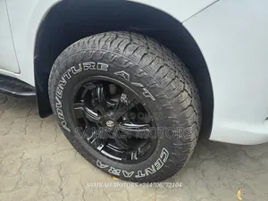Toyota Hilux 2023 White