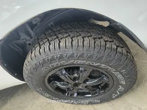 Toyota Hilux 2023 White