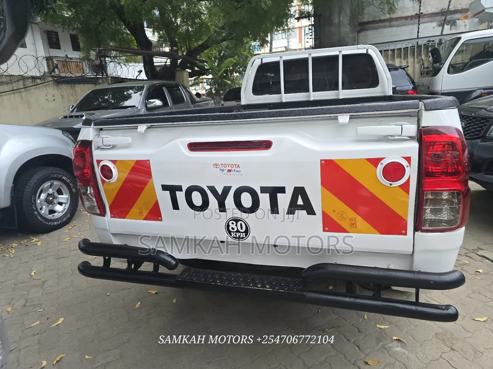 Toyota Hilux 2023 White