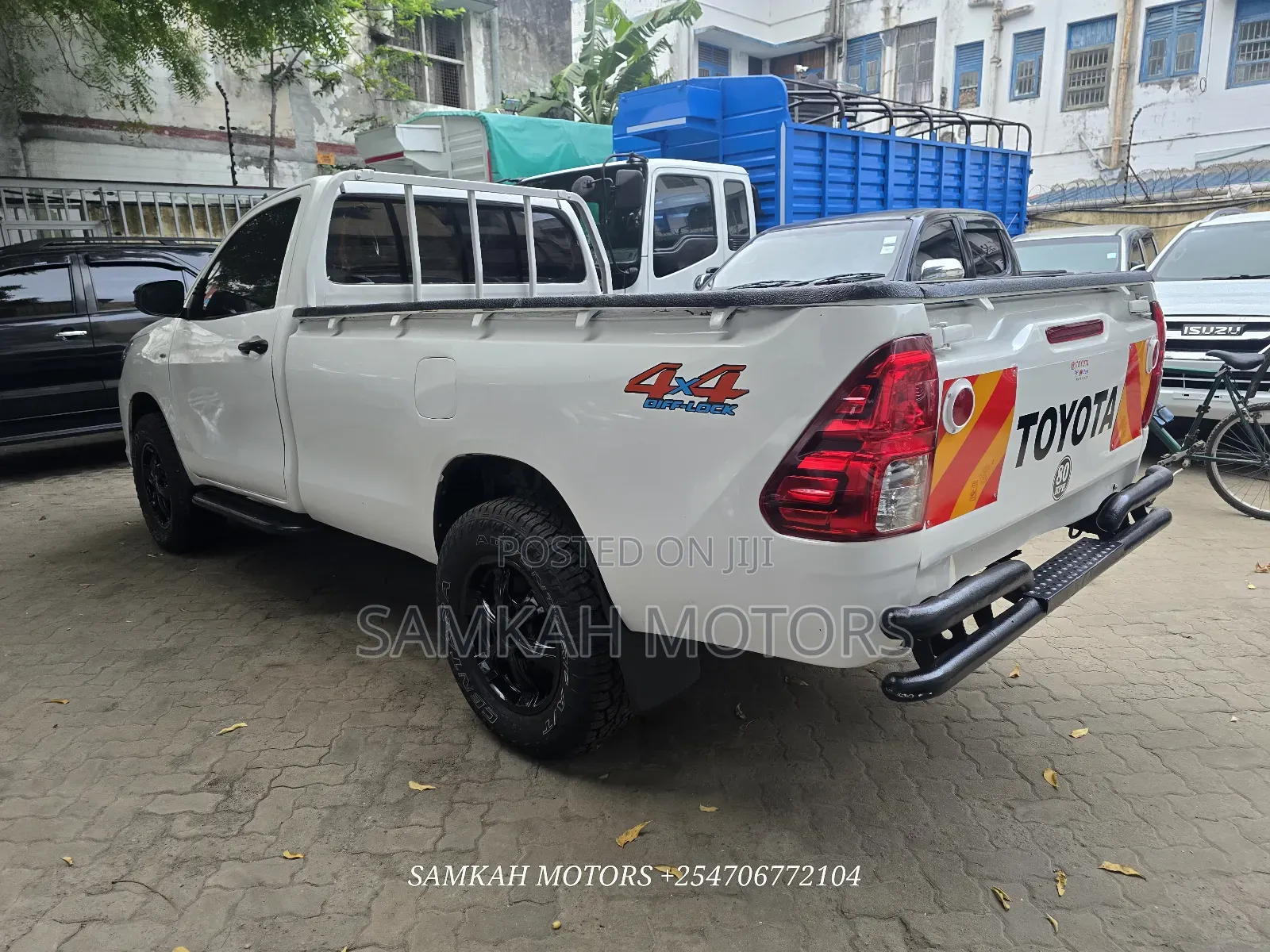 Toyota Hilux 2023 White