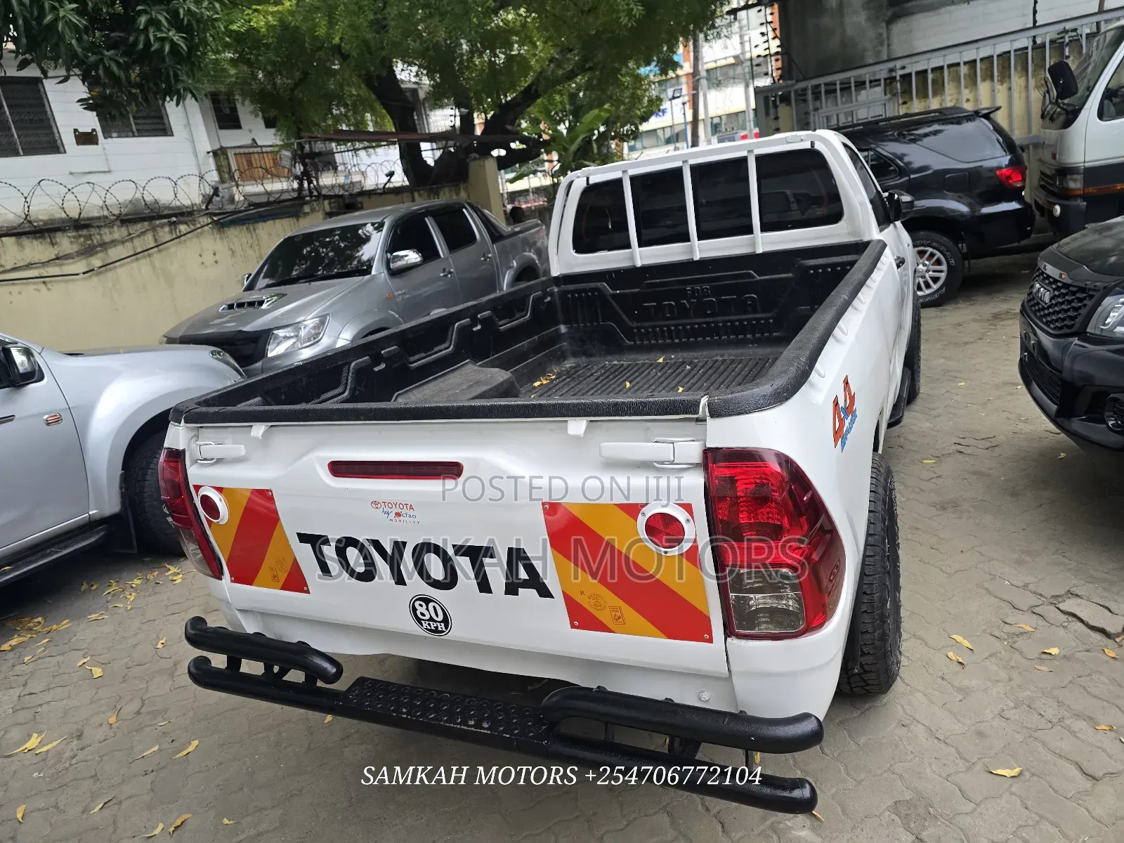 Toyota Hilux 2023 White