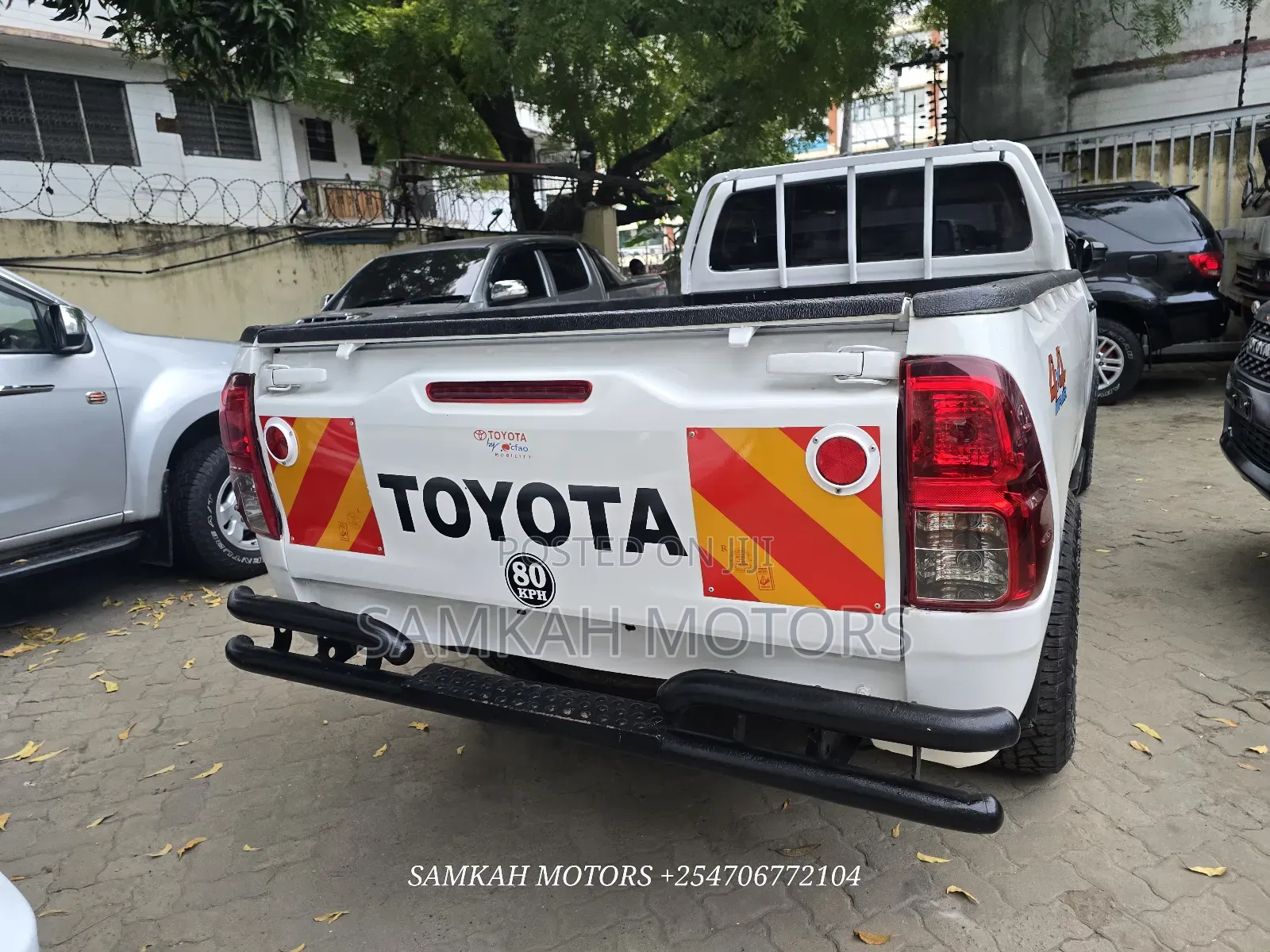 Toyota Hilux 2023 White