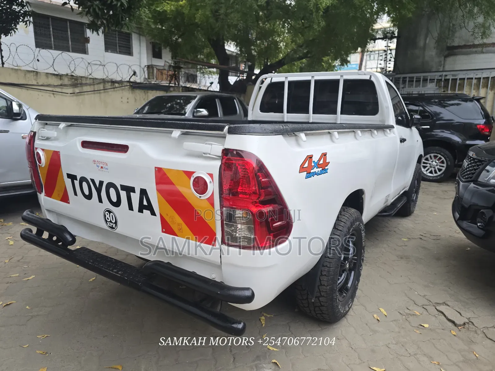 Toyota Hilux 2023 White