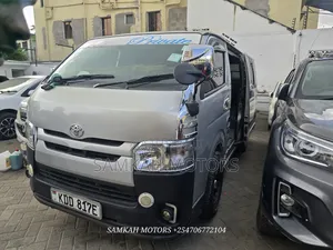Toyota HiAce 2015 Silver