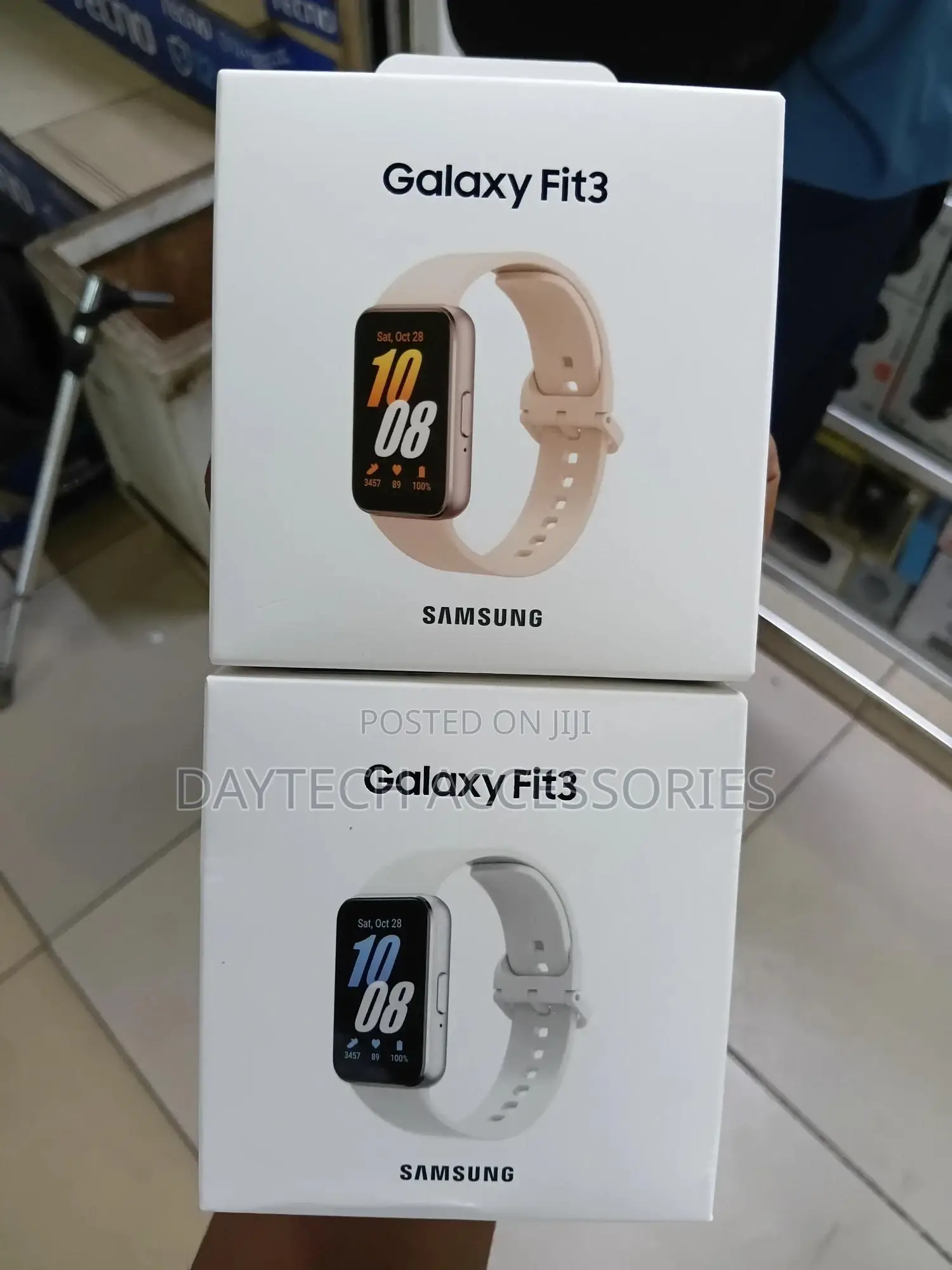 The Samsung Galaxy Fit 3 1.6-Inch Amoled Screen