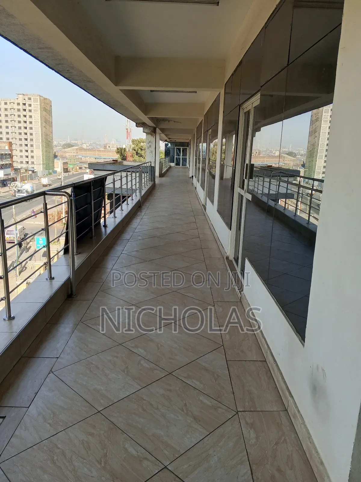 Office to Let and Warehouse