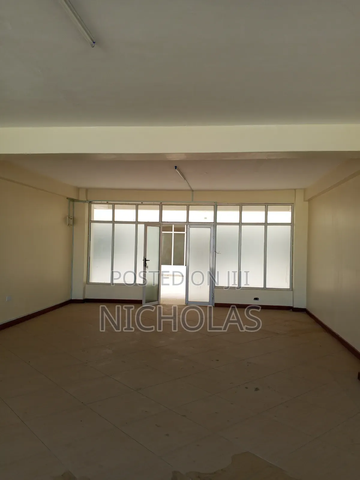 Office to Let and Warehouse