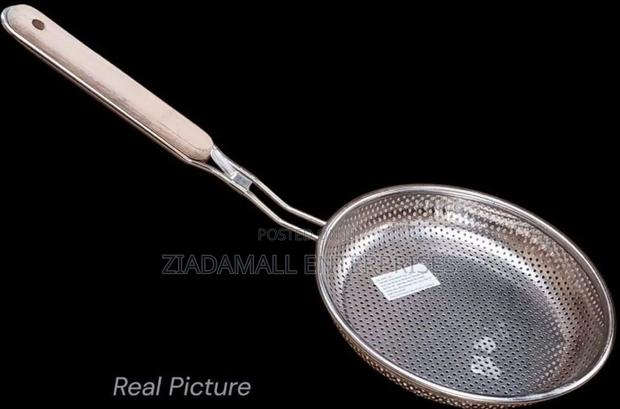 16 Cm Steel Oil Grid Strainer With Wooden Handle