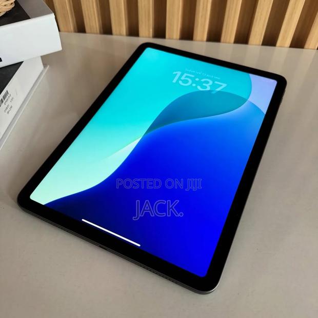 Apple iPad Air (2022) 256 GB Silver