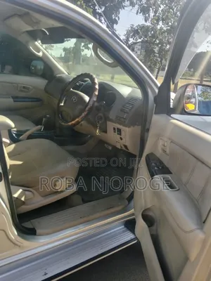 Toyota Hilux 2.5 D-4D 4X4 SRX 2010 Silver