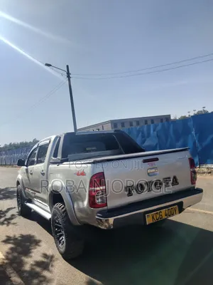 Toyota Hilux 2.5 D-4D 4X4 SRX 2010 Silver