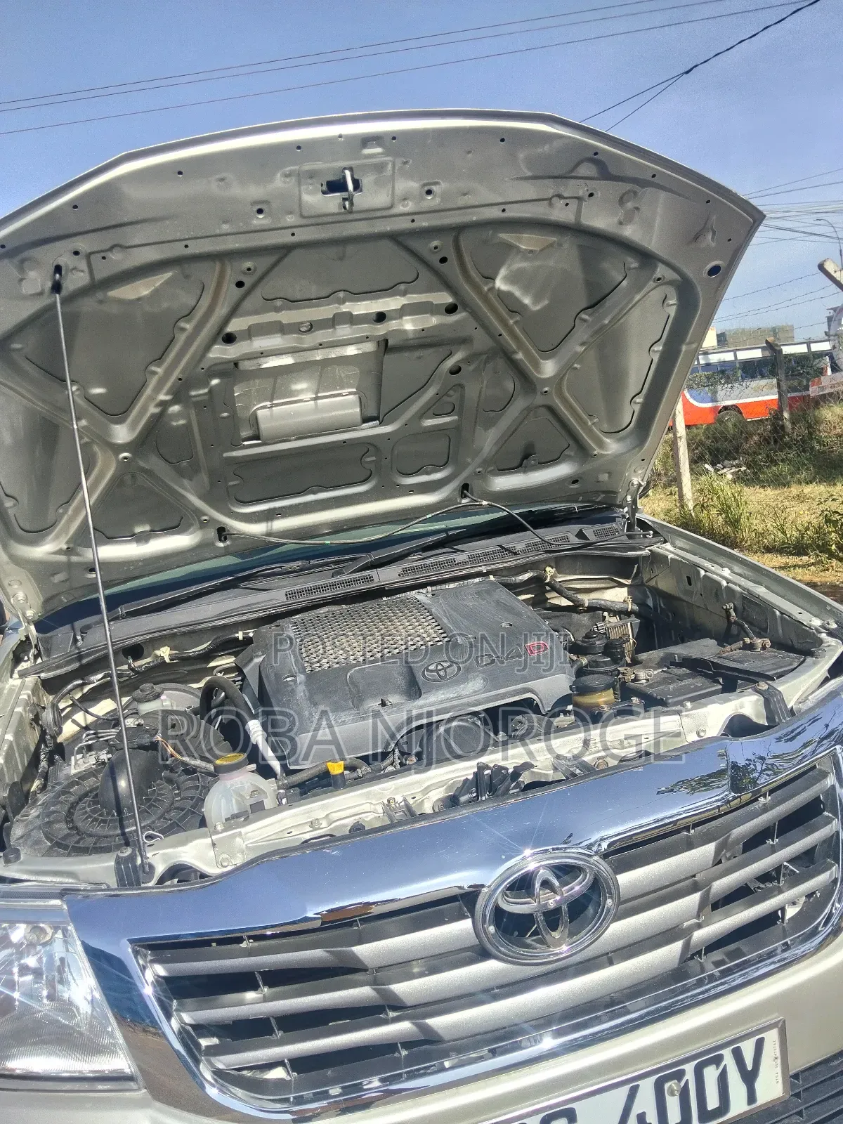 Toyota Hilux 2.5 D-4D 4X4 SRX 2010 Silver