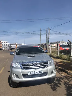 Toyota Hilux 2.5 D-4D 4X4 SRX 2010 Silver