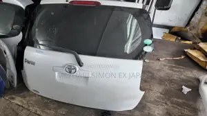 Toyota Porte Tailgate / Boot Door (Second Generation 2012–2020)