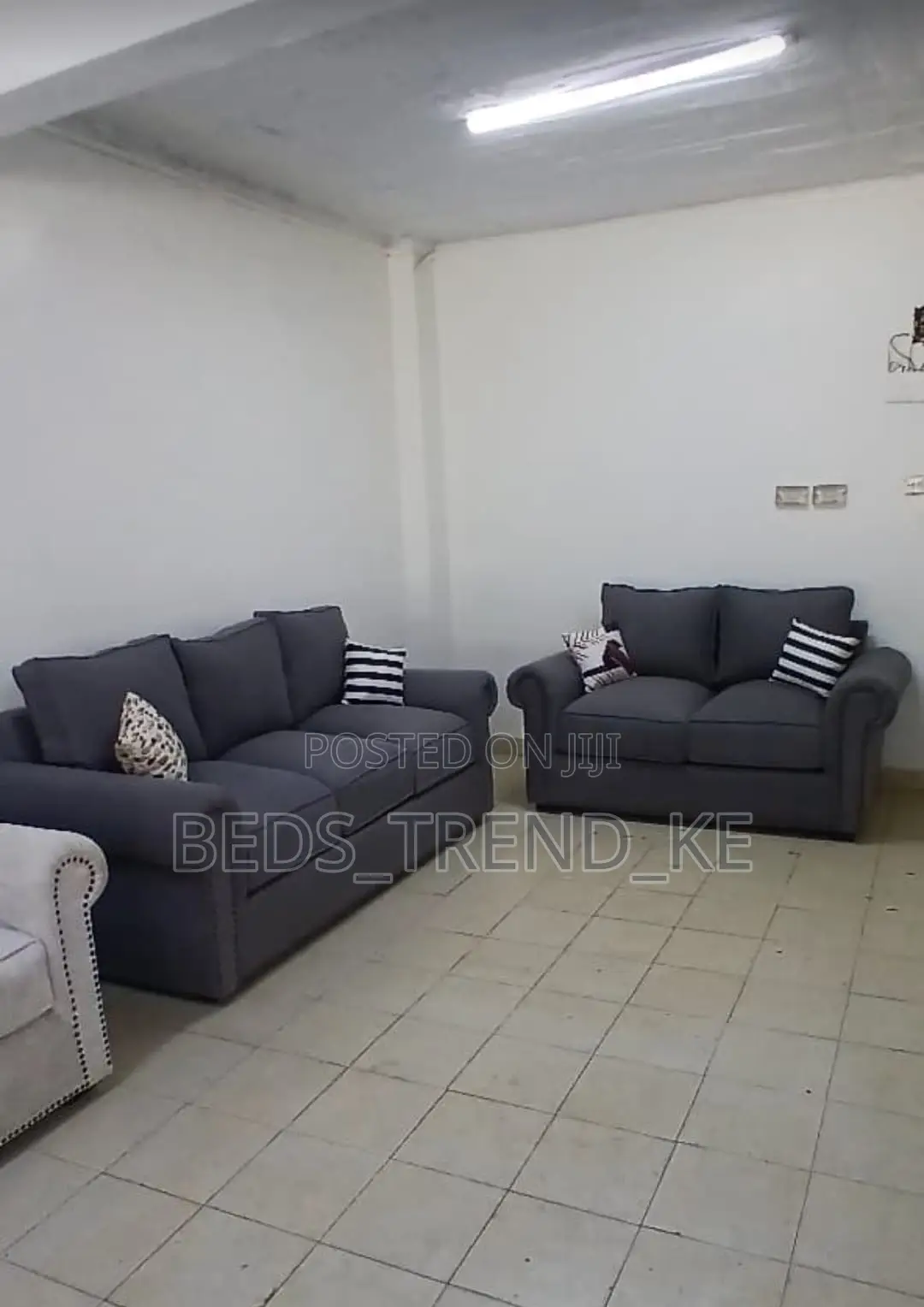 Imaginary Cushioned 5 Seater Buffalo Sofa 2,3