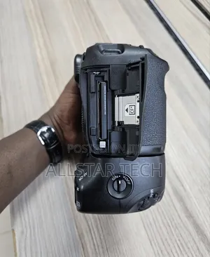 Canon Eos 7d DSLR Camera + Battery Grip