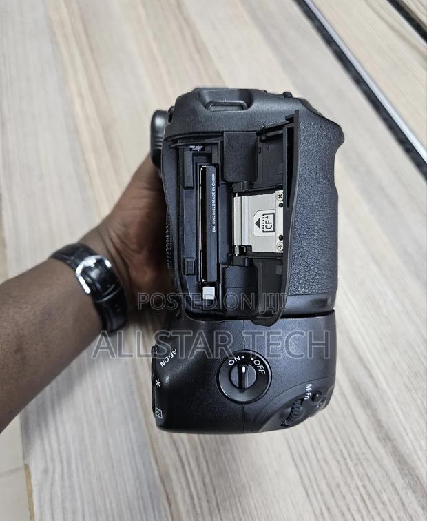 Canon Eos 7d DSLR Camera + Battery Grip - thumbnail 4