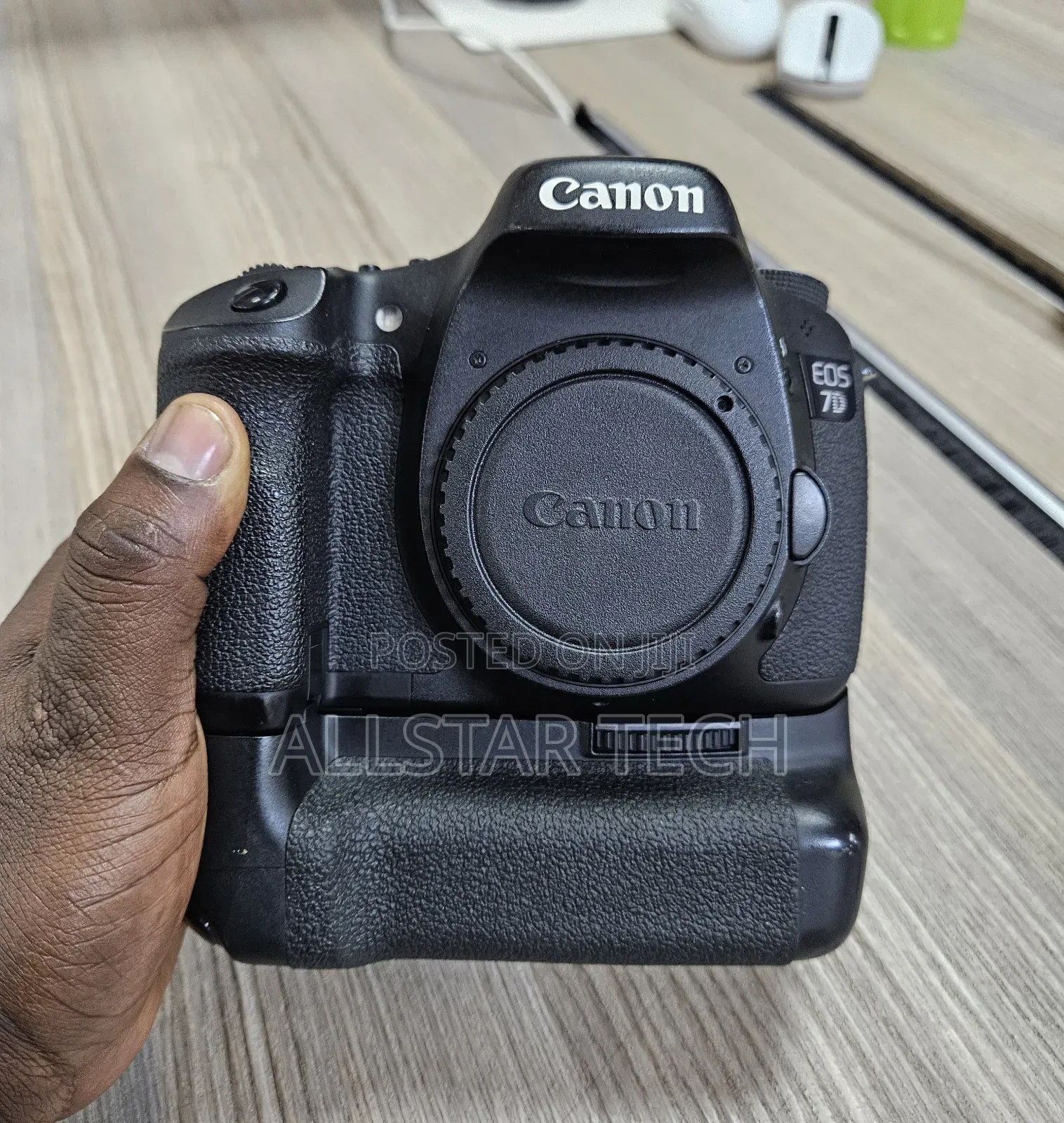Canon Eos 7d DSLR Camera + Battery Grip