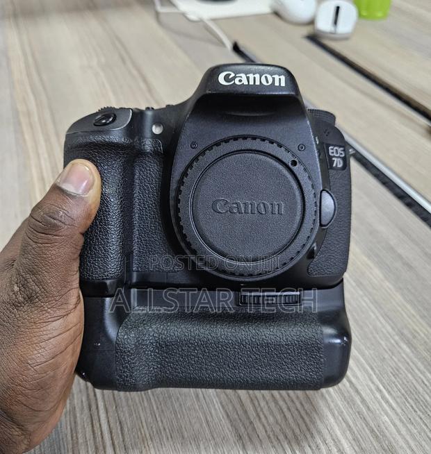 Canon Eos 7d DSLR Camera + Battery Grip - thumbnail 5