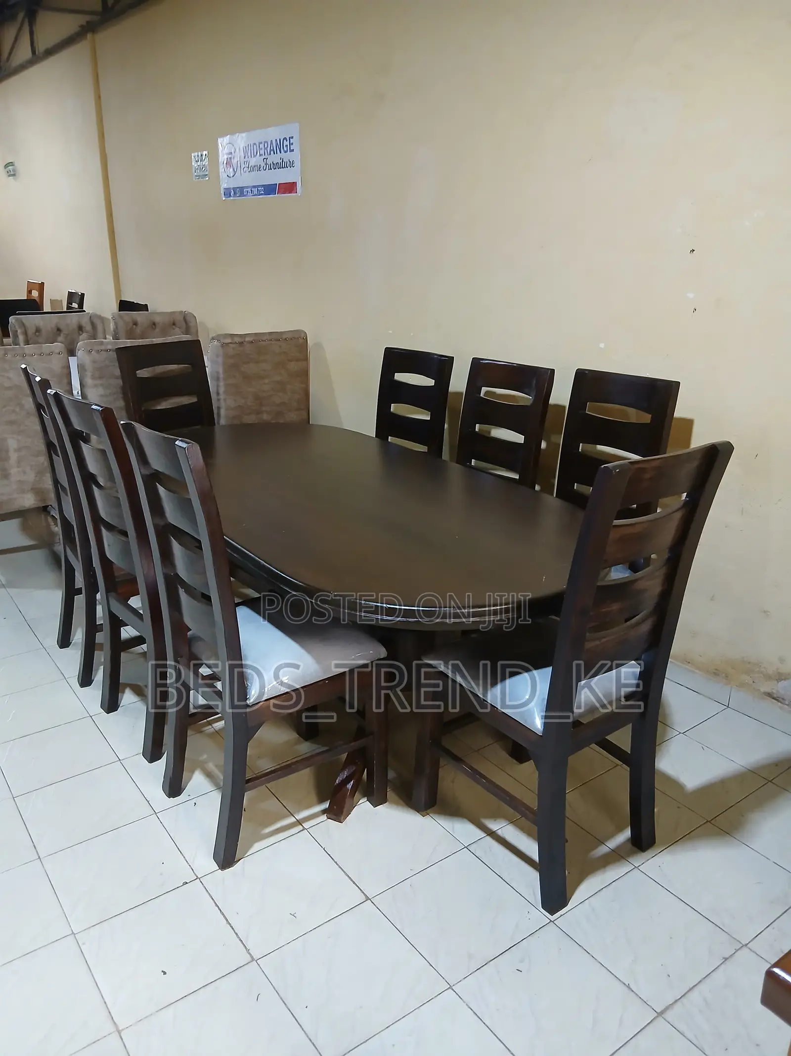 Hosting Clasy 8 Seater Dining Set