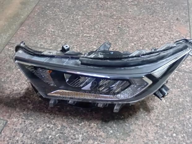 Rav4 2018 Headlight Xenon (A) - thumbnail 2
