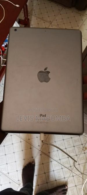 Apple iPad Air 16 GB Gray - main view