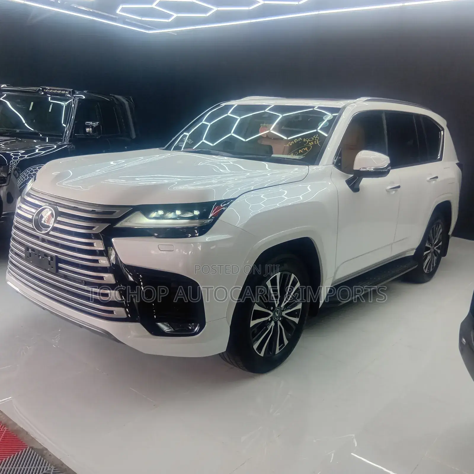 Lexus LX LX 600 2022 White