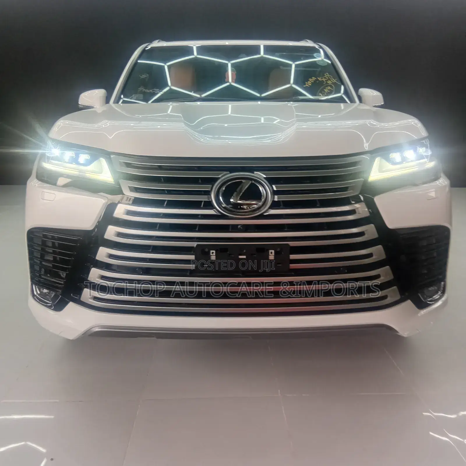 Lexus LX LX 600 2022 White