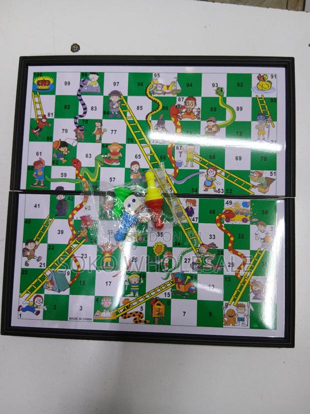 Snakes and Ladders Board Game - main view