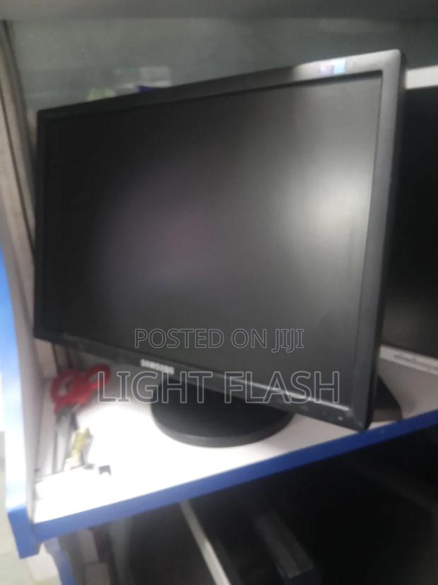 Samsung 19 Inches Monitor Refurbished Stretched