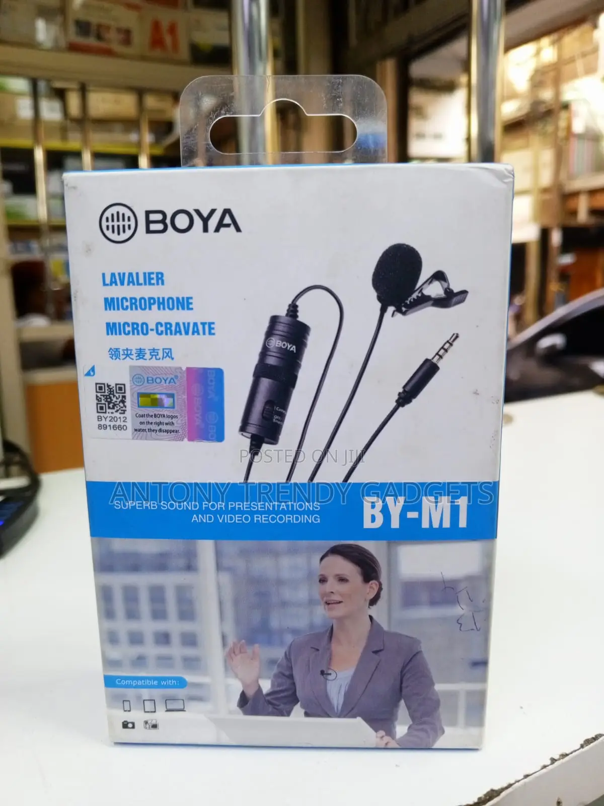 Boya By-m1 Wired Lavalier Microphone With Battery