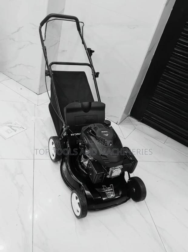 Brand New Honda 7.5hp 196cc Gasoline Lawn Mower on a Budget in Nairobi