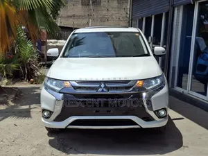 Mitsubishi Outlander 2019 White