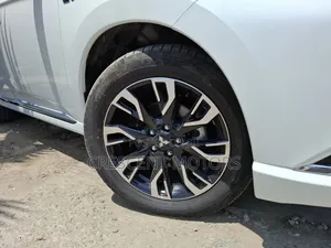 Mitsubishi Outlander 2019 White