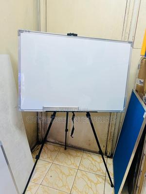 Board##Markers||Stand##Whiteboard on Stand - main view