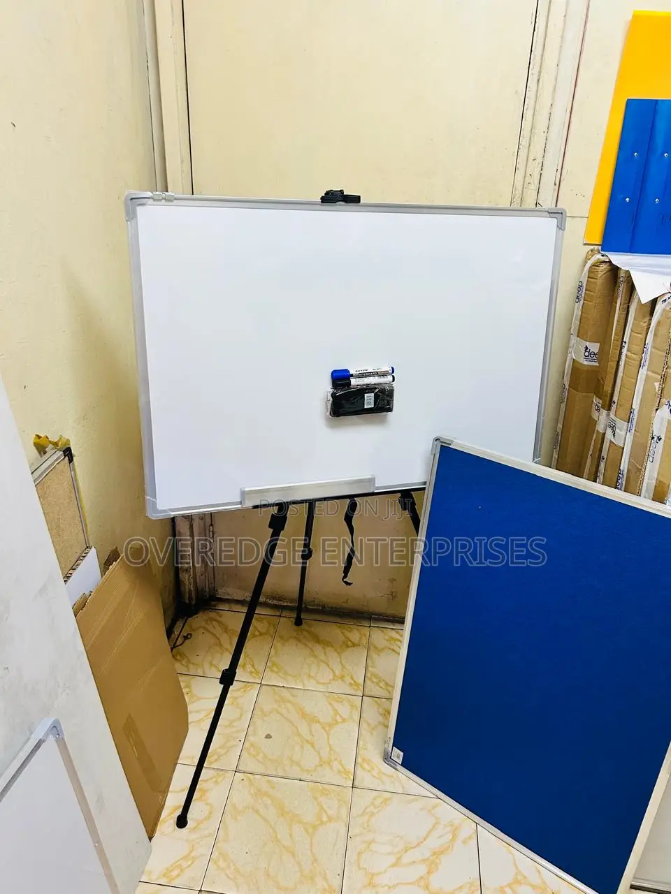 Markers_dusters##White Board on Stand