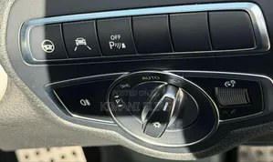 Mercedes-Benz C200 2018 Blue