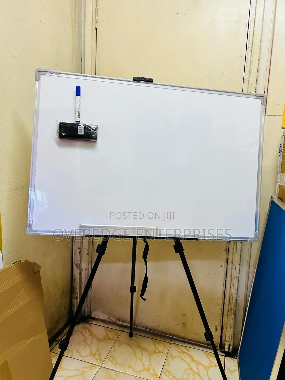 Smooth Whiteboard on Stand$$White Board 3ft by 2ft||Board