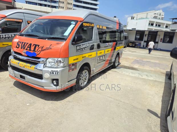 Toyota HiAce 2019 Silver - thumbnail 3