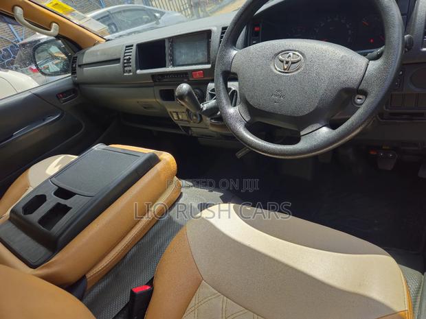 Toyota HiAce 2019 Silver - thumbnail 5